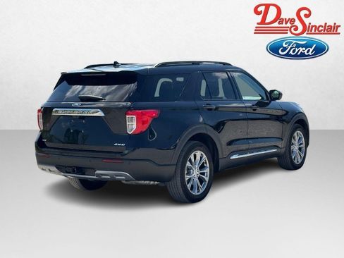 Used 2024 Ford Explorer XLT w/ Equipment Group 202A AWD/4WD image 7