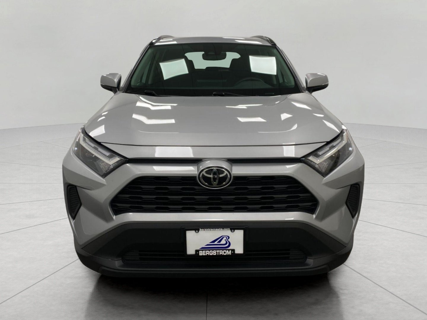 Used 2025 Toyota RAV4 XLE AWD/4WD image 10