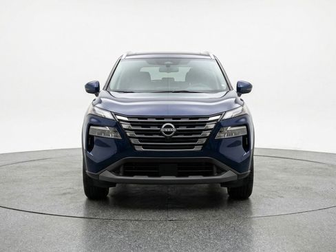 Used 2025 Nissan Rogue SV FWD image 2