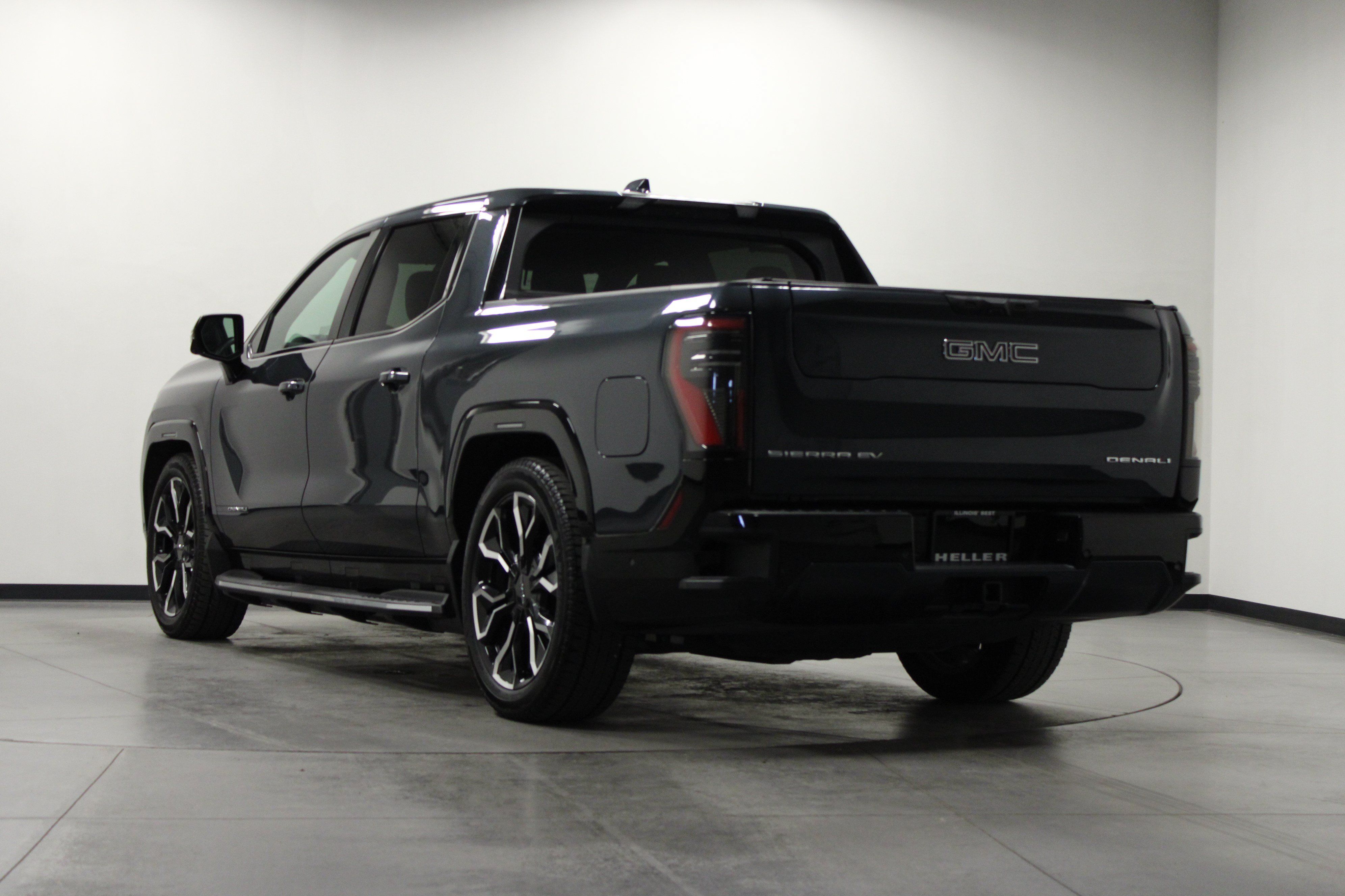 Used 2025 GMC Sierra EV Denali AWD/4WD image 6