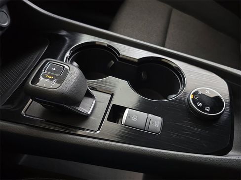 Used 2024 Nissan Rogue SV image 27