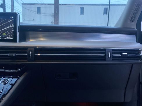 Used 2021 Lincoln Corsair AWD w/ Premium Package image 22