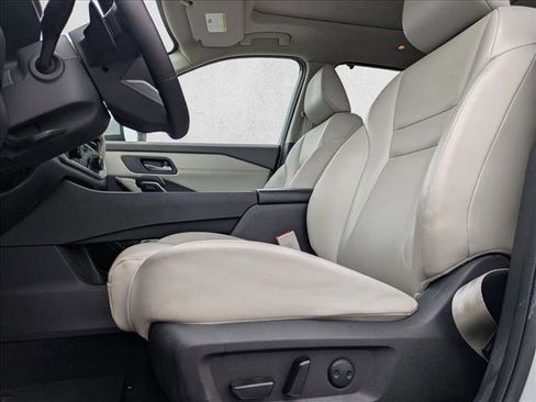 Used 2025 Nissan Rogue SV w/ SV Premium Package FWD image 13