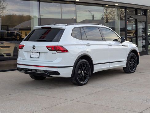 Used 2022 Volkswagen Tiguan SE R-Line image 9