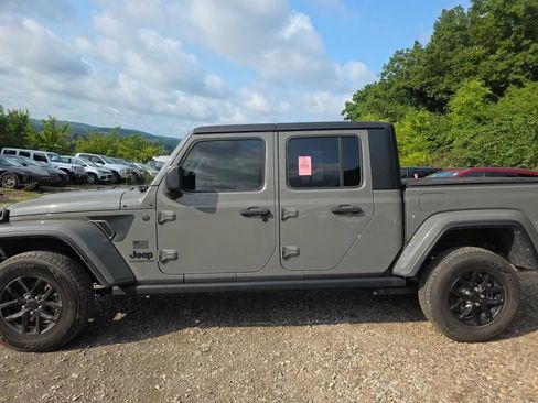 Used 2023 Jeep Gladiator Sport AWD/4WD image 4