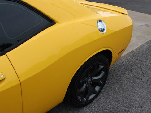 Used 2018 Dodge Challenger SXT Plus RWD image 4