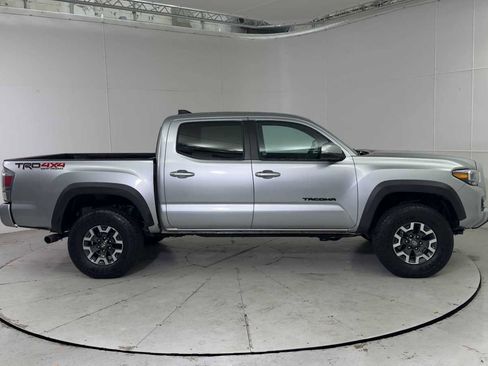 Used 2023 Toyota Tacoma TRD Off-Road w/ Technology Package AWD/4WD image 9