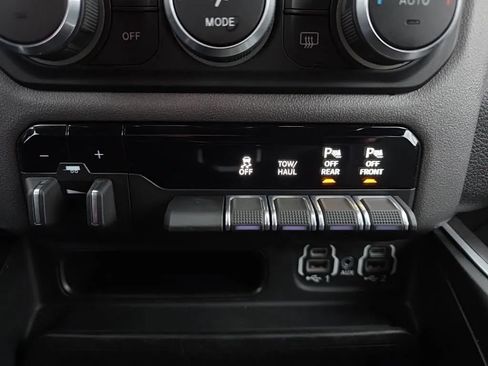 Used 2022 RAM 1500 Big Horn AWD/4WD image 28