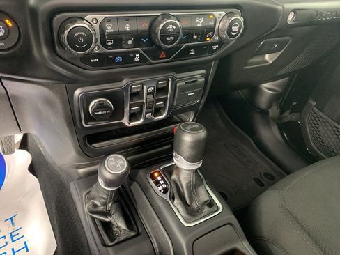 Used 2023 Jeep Wrangler Unlimited w/ Sun & Screen Package AWD/4WD image 21