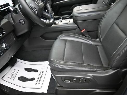 Used 2025 GMC Yukon XL Denali AWD/4WD image 15