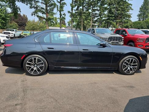 Used 2025 BMW 740i xDrive AWD/4WD image 8