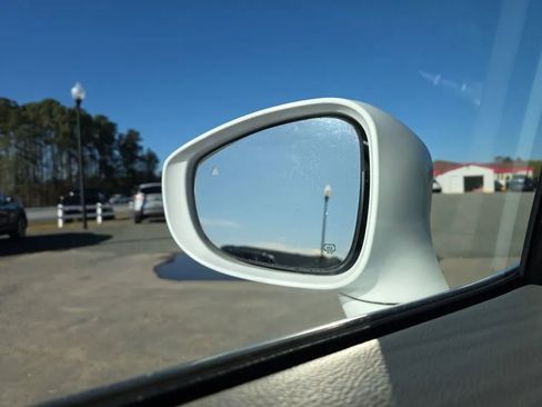 Used 2022 Chrysler Pacifica Touring-L image 24