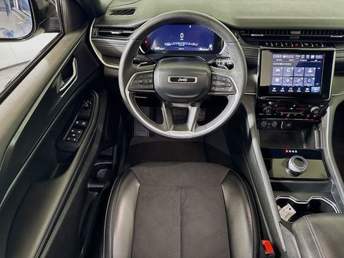 Used 2023 Jeep Grand Cherokee Laredo AWD/4WD image 20