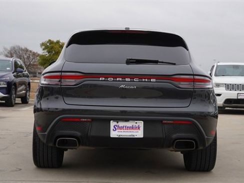 Used 2023 Porsche Macan image 8