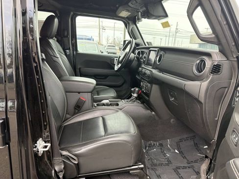 Used 2023 Jeep Wrangler Unlimited Sahara w/ Cold Weather Group AWD/4WD image 16