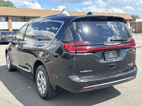 Used 2021 Chrysler Pacifica Limited AWD/4WD image 39
