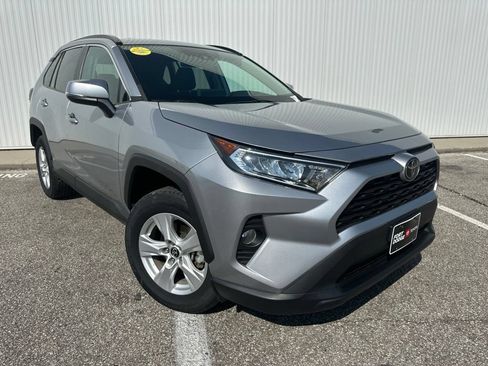 Used 2021 Toyota RAV4 XLE w/ XLE Grade Weather Package AWD/4WD image 10