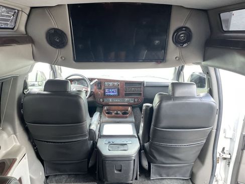 Used 2019 GMC Savana 2500 Extended w/ Enhanced Convenience Package image 21