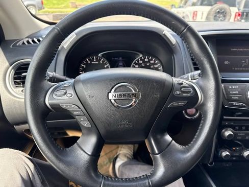 Used 2020 Nissan Pathfinder SV AWD/4WD image 19