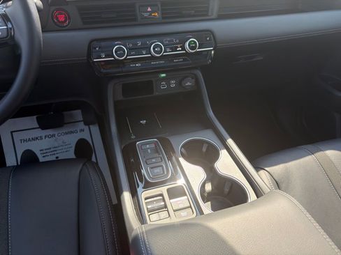 Certified 2025 Honda Pilot Touring image 16