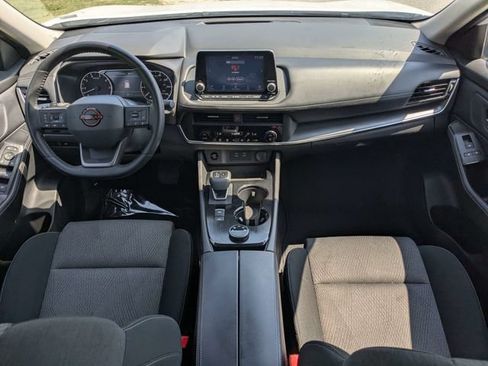 Used 2025 Nissan Rogue SV AWD/4WD image 16