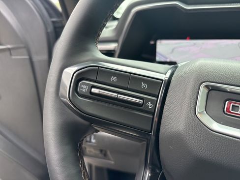 Used 2025 GMC Canyon AT4 w/ Technology Plus Package AWD/4WD image 24