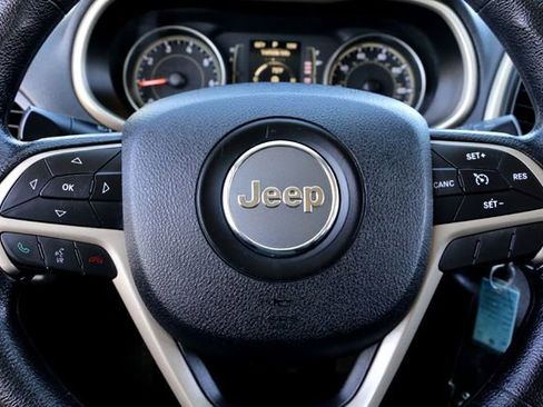 Used 2015 Jeep Cherokee Sport image 12