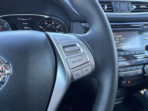 Used 2015 Nissan Rogue SV w/ SV Moonroof Package image 29