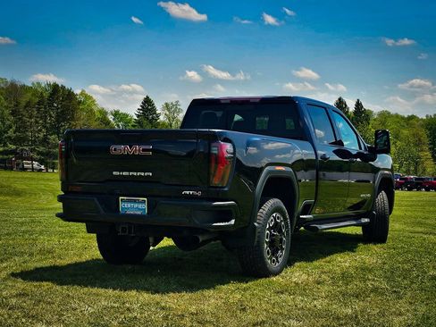 Used 2024 GMC Sierra 2500 AT4 w/ AT4 Preferred Package AWD/4WD image 3