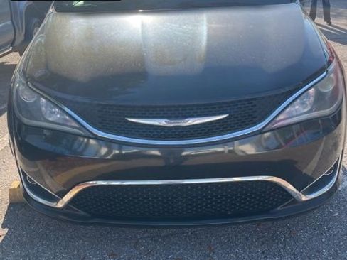 Used 2017 Chrysler Pacifica Touring-L Plus image 1