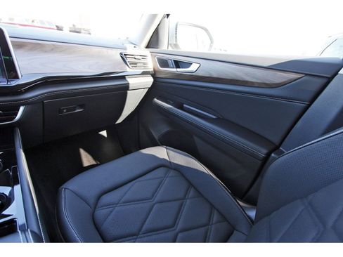Used 2024 Volkswagen Atlas SE FWD image 13