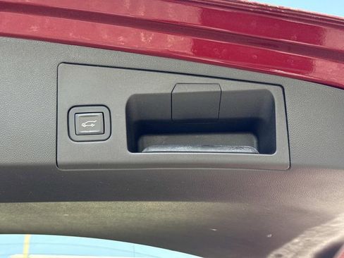 Used 2018 Cadillac XT5 Premium Luxury image 12