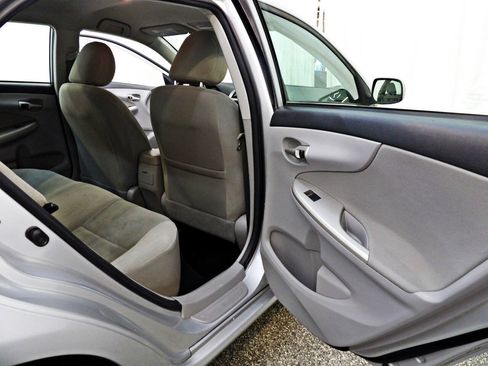 Used 2013 Toyota Corolla LE w/ Preferred Accessory Pkg #2 FWD image 20