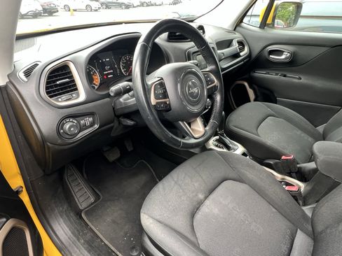 Used 2016 Jeep Renegade Latitude AWD/4WD image 17