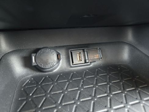 Used 2020 Toyota RAV4 XLE Premium FWD image 30
