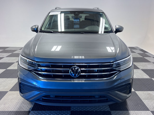 Used 2024 Volkswagen Tiguan SE FWD image 2