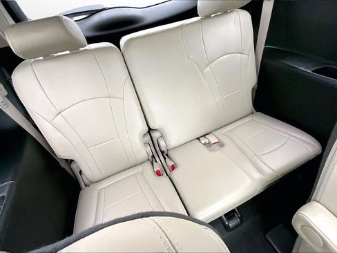 Used 2020 Buick Enclave Premium w/ Sun and Sites Package image 18