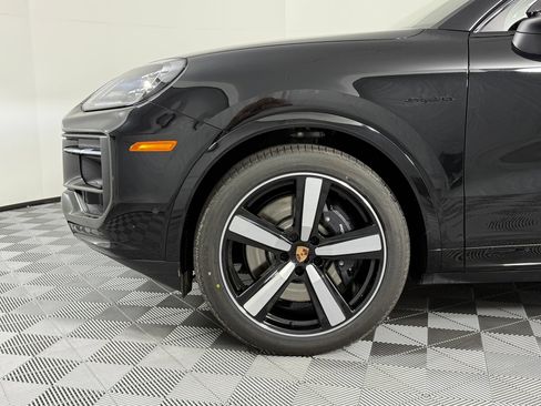 Certified 2026 Porsche Cayenne E-Hybrid Coupe AWD/4WD image 12