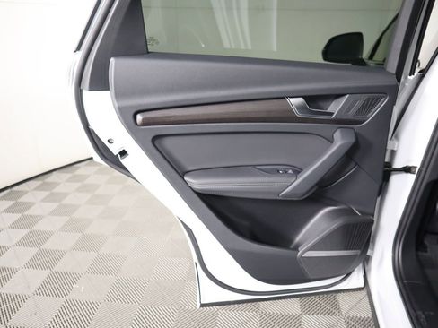 Used 2025 Audi Q5 e Premium Plus w/ Premium Plus Package image 28