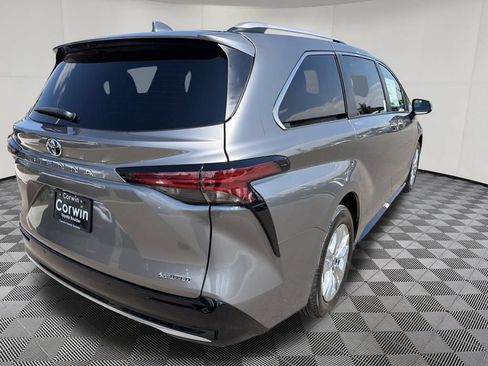 Used 2026 Toyota Sienna Limited FWD image 7