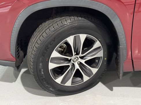 Used 2020 Toyota Highlander XLE image 46