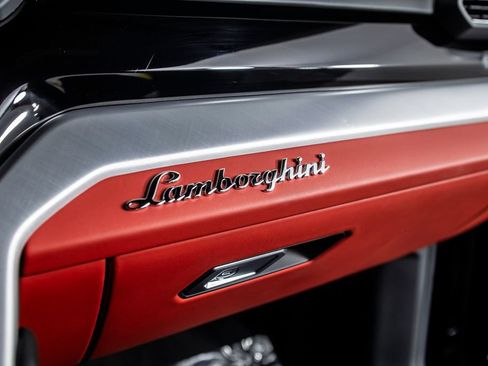 Used 2021 Lamborghini Urus AWD/4WD image 39