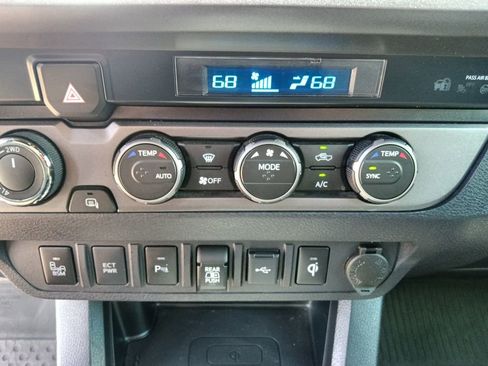 Used 2021 Toyota Tacoma TRD Off-Road w/ Technology Package AWD/4WD image 23