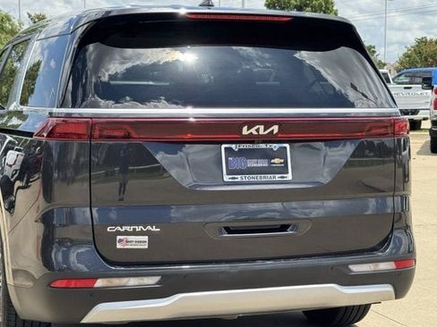Used 2024 Kia Carnival EX FWD image 8