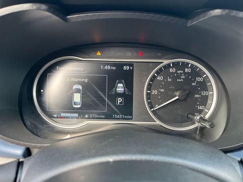 Used 2025 Nissan Versa SV image 38