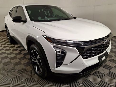 Used 2024 Chevrolet Trax RS w/ Driver Confidence Package image 7