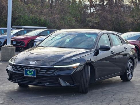 Used 2025 Hyundai Elantra SEL image 4
