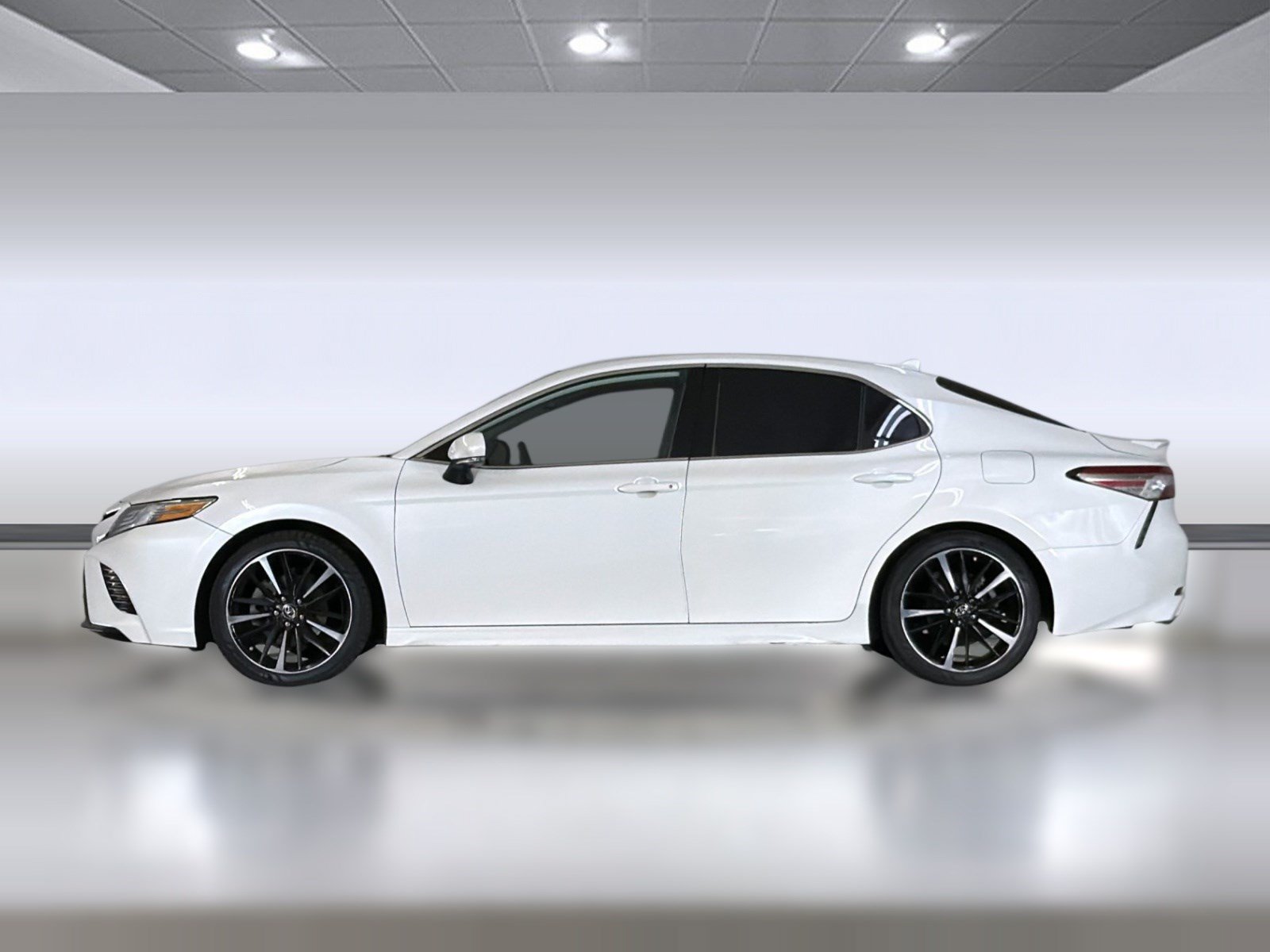 Used 2019 Toyota Camry XSE w/ Carpet Mat Package FWD image 2
