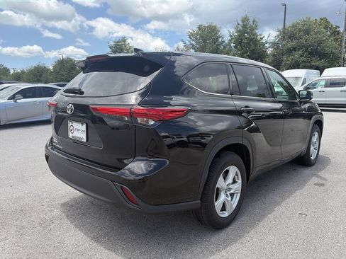 Used 2021 Toyota Highlander L FWD image 7
