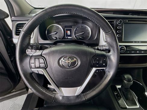 Used 2018 Toyota Highlander XLE image 21